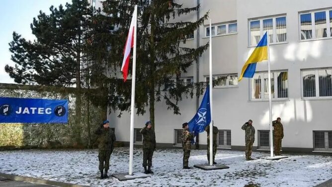 НАТО будет обучаться у Украины по противостоянию с Россией в новом центре в Польше